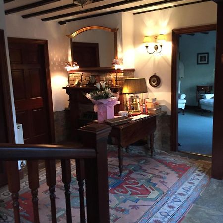 Bed and Breakfast Tudor Place Уиннерш Экстерьер фото